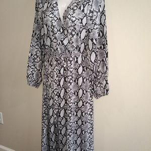 New long snak pattern dress